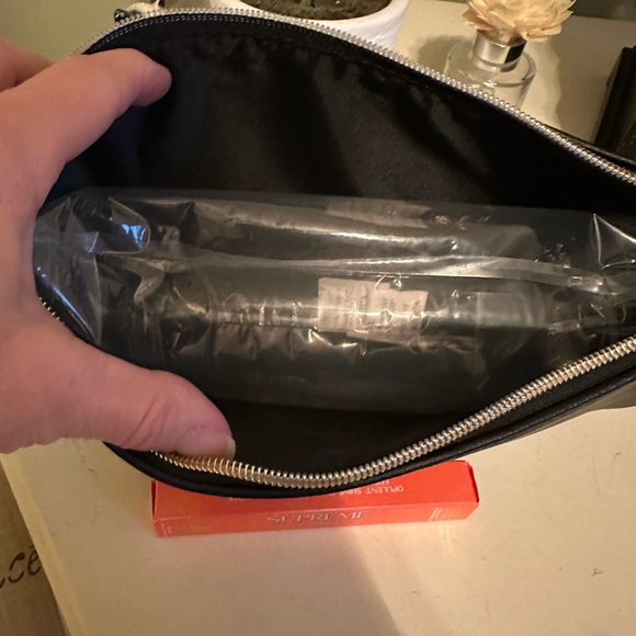 Jeffree Star Batwing cosmetic bag and supreme lip gloss Brand New no tags. - Picture 3 of 5